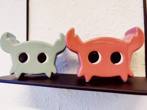 2 krapper på en hylde