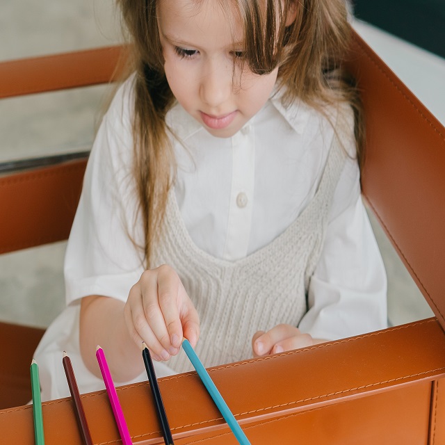 Lille pige der har autisme, vigtig at vide om autisme